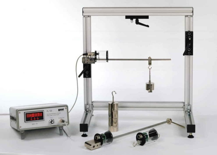 Banc pour v&eacute;rification de l'&eacute;lasticit&eacute; des mat&eacute;riaux. Que ce soit en traction, flexion ou torsion, les structures pr&eacute;sentent une &eacute;lasticit&eacute due &agrave; l'&eacute;lasticit&eacute; du mat&eacute;riau ;